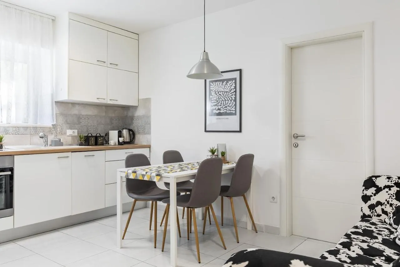 Cool Suite Split Apartment