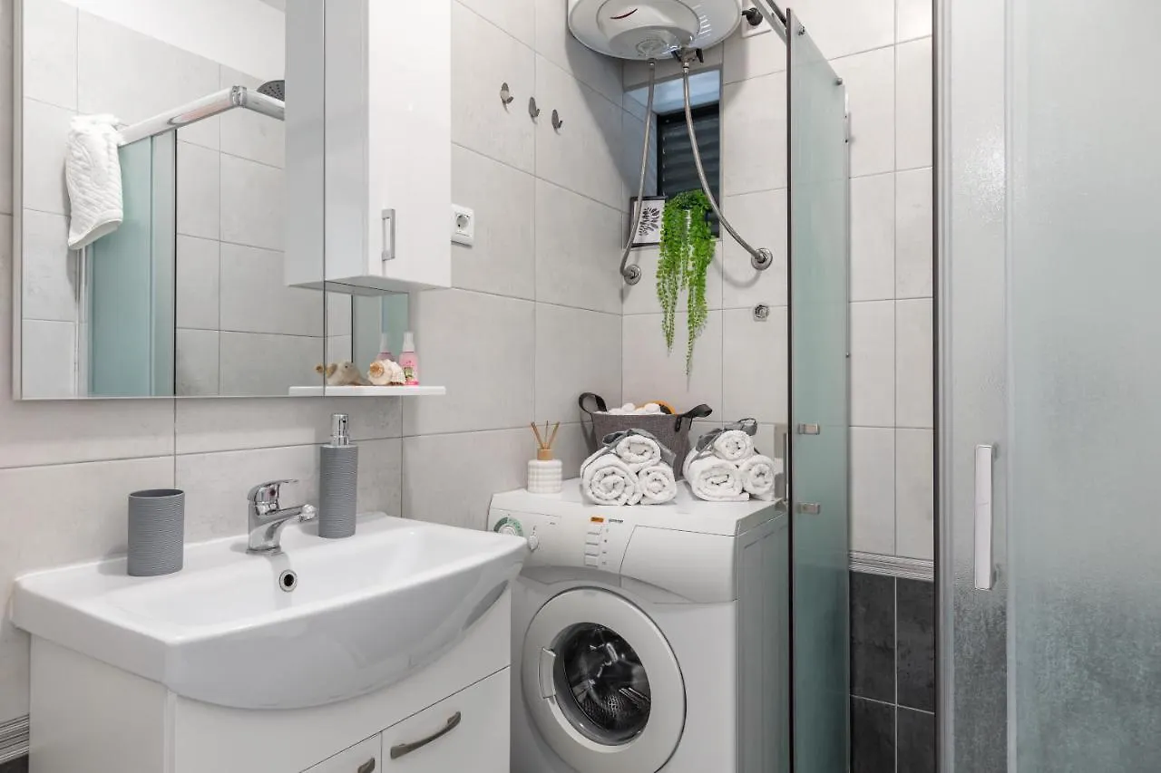 Cool Suite Split Apartment