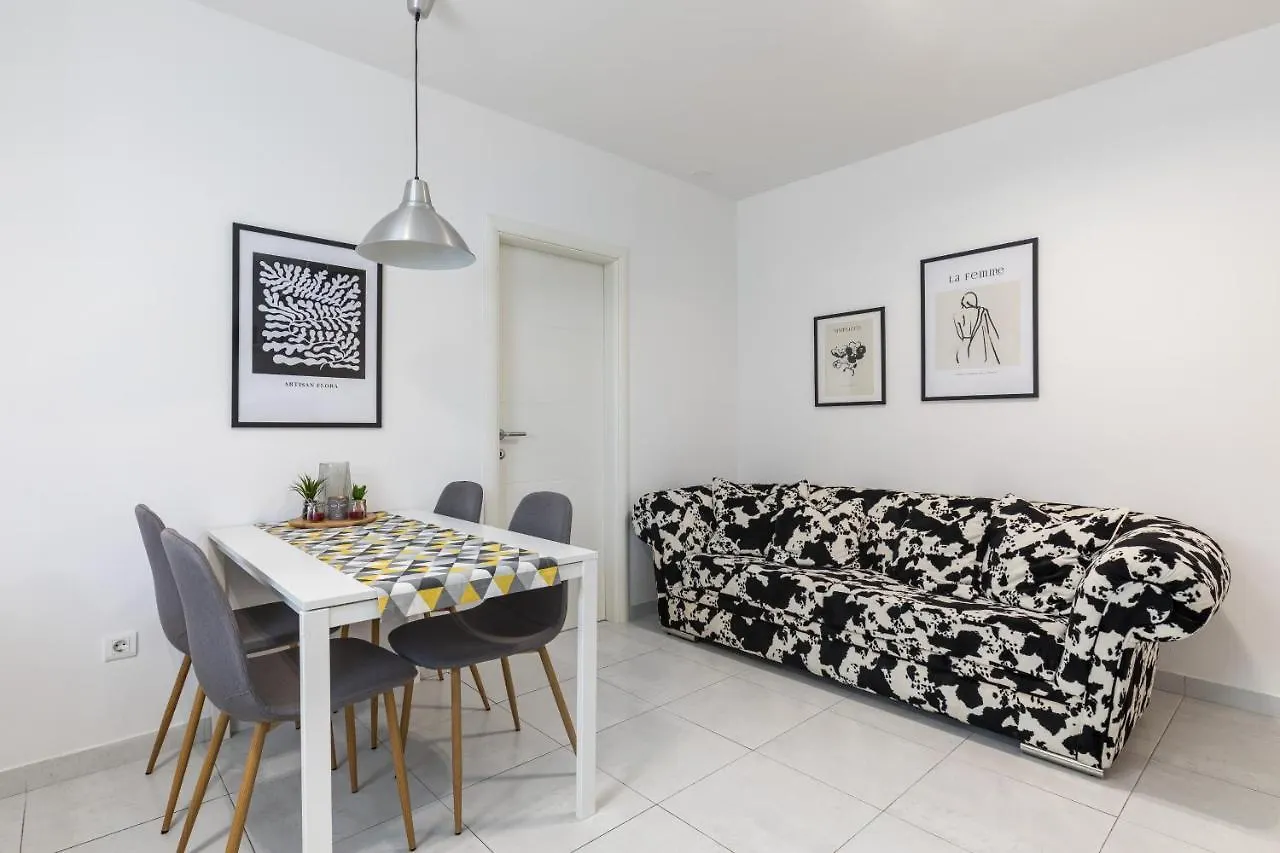 Cool Suite Split Apartment